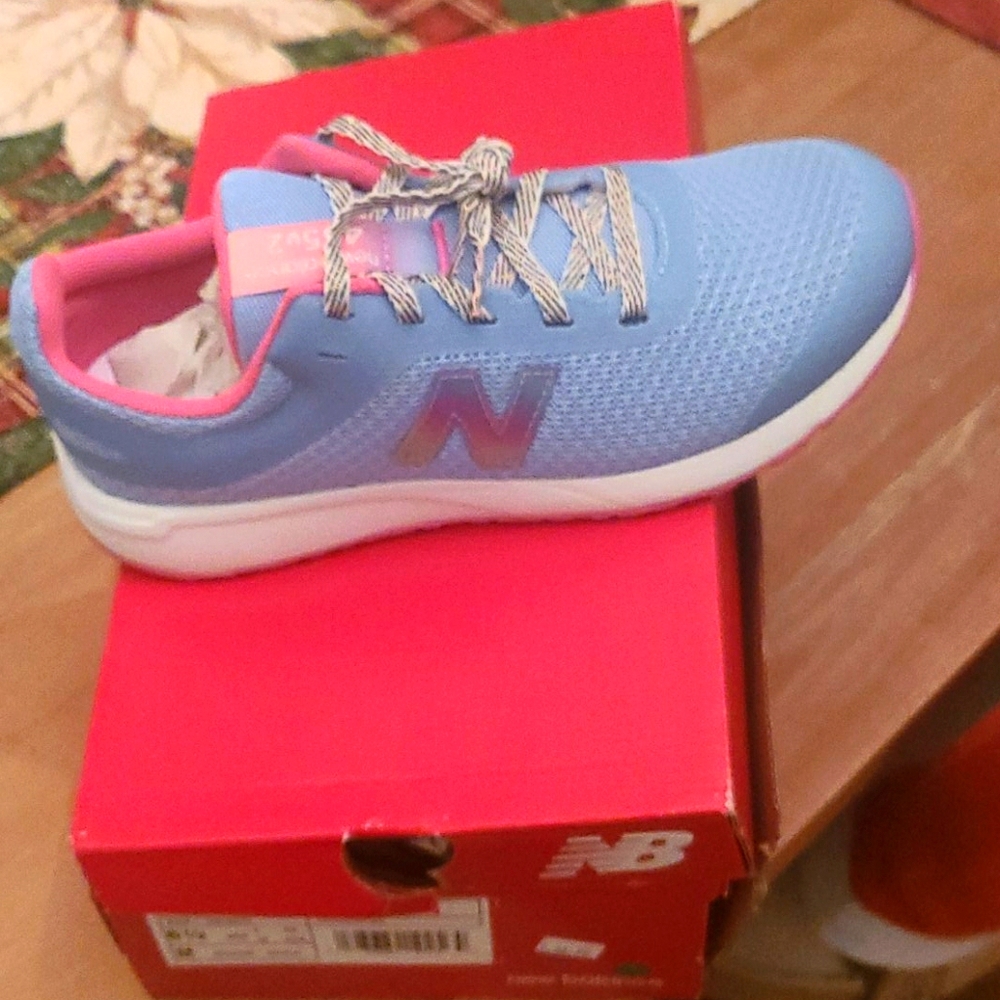 New  womens tennis shoes super cute and comfortabl